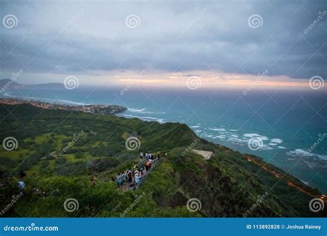 Diamond Head Sunrise at Dawn Editorial Stock Photo - Image of sunrise ...