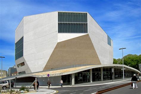 Predio da casa de música de Porto, visitada em viagem de turismo à Portugal Rem Koolhaas, Porto ...