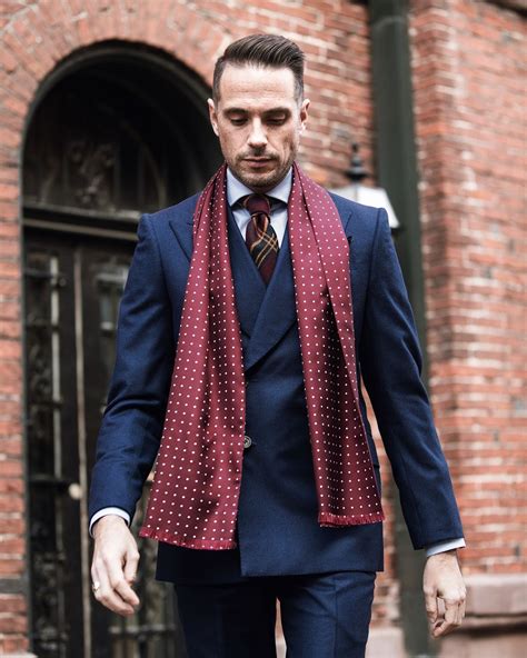 Finding scarf go with suit? Take a look at this navy blue suit and the burgundy dot scarf. Let ...