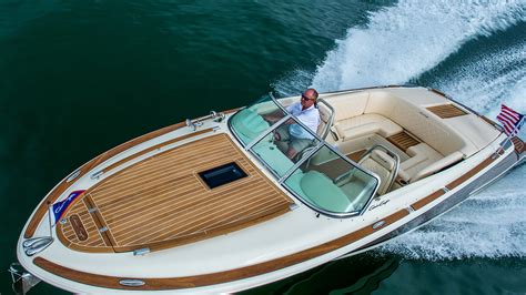 Chris Craft Corsair 27 – Power Play on Water - Dave Bofill Marine ...