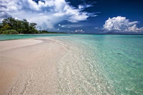 Mengintip Keindahan Pantai Santolo, Salah Satu Pantai Terindah di Jawa Barat!