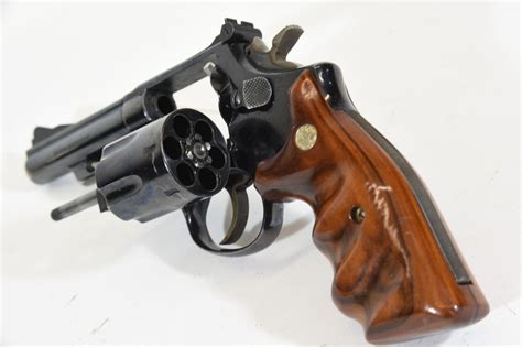 Smith & Wesson 19 Handgun - Landsborough Auctions