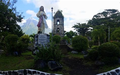 Cagsawa Ruins and Mayon Volcano