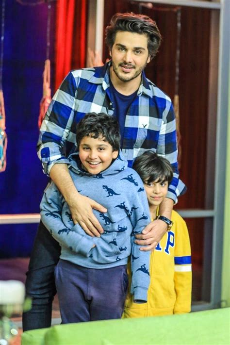 Ahsan Khan Family - 10 Adorable Pictures | Reviewit.pk