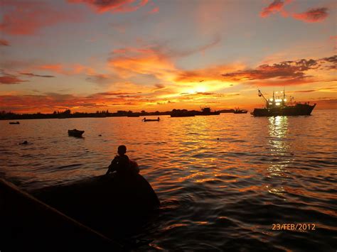 Sunset in Kota Kinabalu | Sunset down by the harbour in the … | Flickr