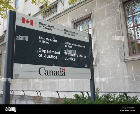 Department justice building ottawa hi-res stock photography and images ...