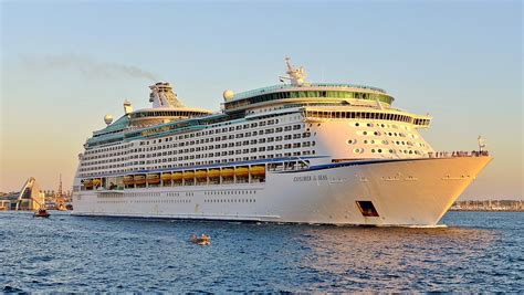 Explorer of the Seas - Wikipedia