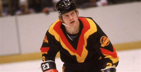 Vancouver Canucks ugly 'Flying V' jerseys turn 40 years old | Offside