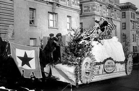 Santa, on his first Macy's float, in 1924 | Macy's thanksgiving day parade, Macy’s thanksgiving ...