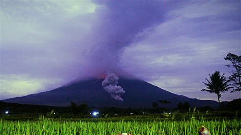 Indonesia Volcanoes Erupt, Force Evacuations - Videos from The Weather ...