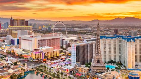 Living in Las Vegas, NV: Pros and Cons of Moving to Las Vegas [2024]