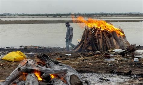 India installs net to catch Covid dead bodies floating in river Ganges ...