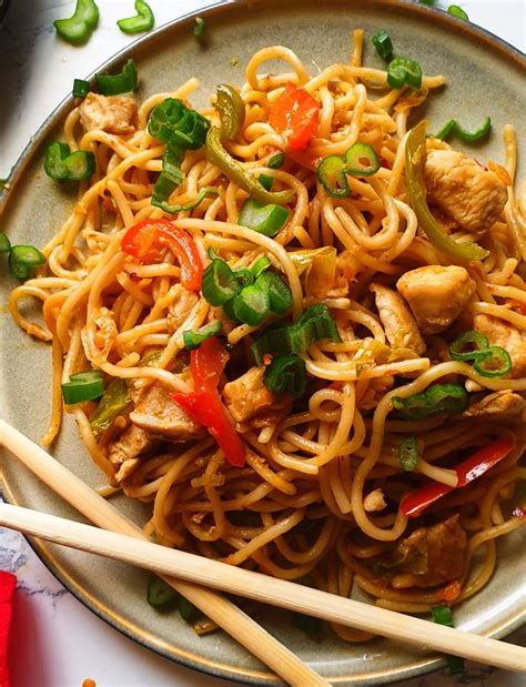 How to make quick & easy chicken chow mein noodles