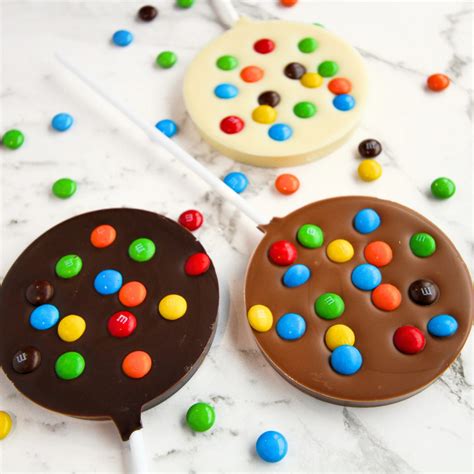 FRECKLEBERRY M&M POP (MILK CHOCOLATE) - $3.95 - The Essential Candle Co.