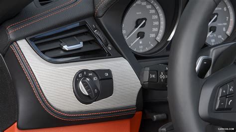 BMW Z4 sDrive 35is (2014) | Interior Detail