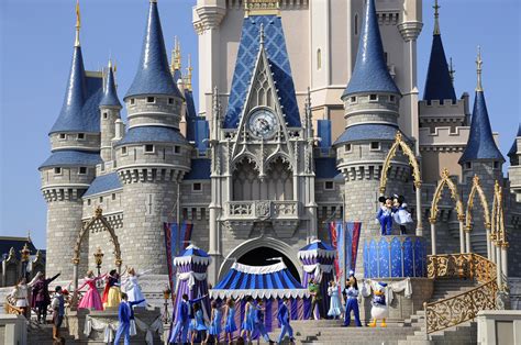 Magic Kingdom - Cinderella Castle (3) | Disney World | Pictures | United States in Global-Geography