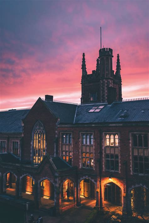 Queen’s University Belfast - UK College Admissions