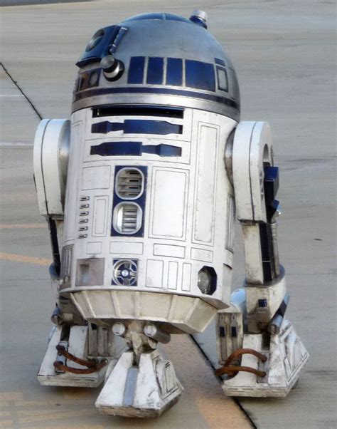 R2-D2 - 1977 - Star Wars | Star wars droids, Star wars 1977, Star wars film