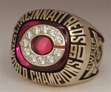 Cincinnati Reds 1990 World Series Champions Replica Ring Size 11 | Property Room