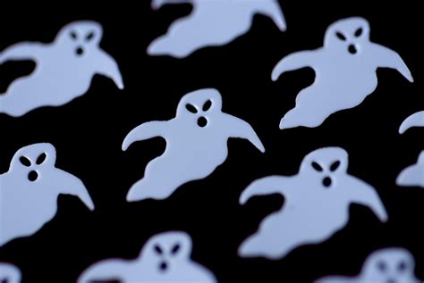 Image of ghosts backdrop | CreepyHalloweenImages