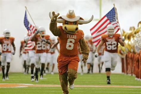 Texas Longhorns - costumed Bevo mascot | Texas longhorns football ...