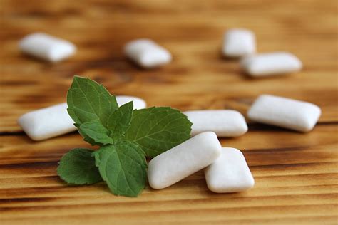 What is sugar free chewing gum and why is it good for my teeth and gums ...