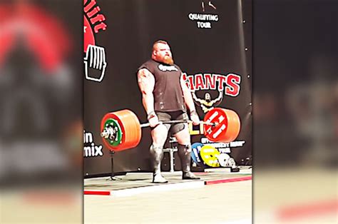 Eddie Hall makes history after lifting 500kg at deadlift championships | Daily Star