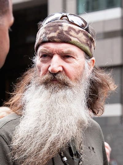 A&E CAVES: PHIL ROBERTSON BACK ON 'DUCK DYNASTY' - TheCount.com