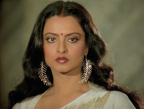 Portraits: Rare Pic: Rekha on the sets of Silsila