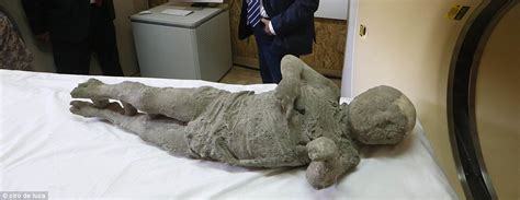 CT scans of Pompeii victims reveal bodies in unprecedented detail ...