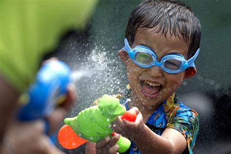 SPLASH Festival! Water Balloons, Slip n Slide + Water Fight in Wetaskiwin on 8/27 - Raising Edmonton