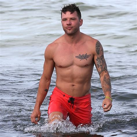 Ryan Phillippe Shirtless on the Beach ... | Shirtless celebrities, Ryan ...