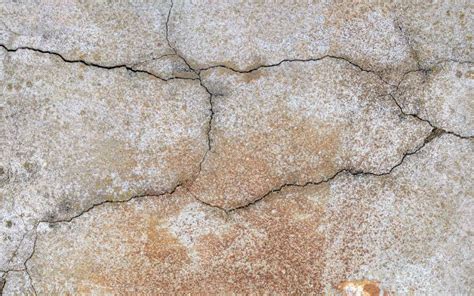 12 Types of Cracks in Concrete Slabs (With Pictures) | House Grail