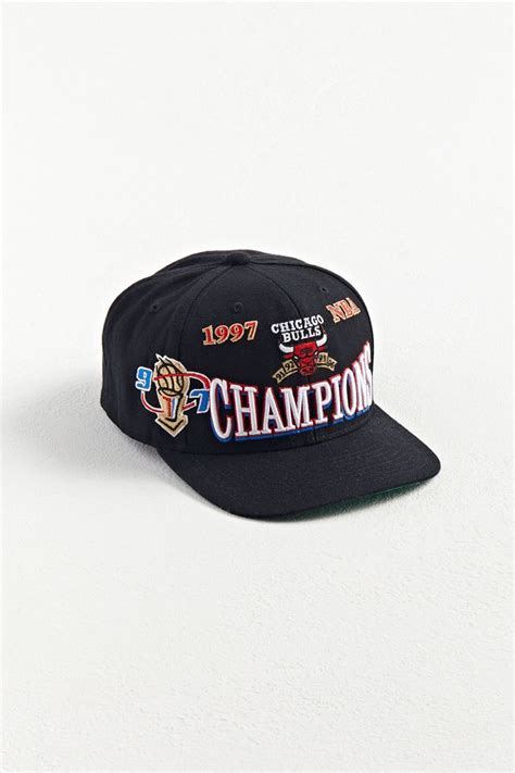 Mitchell & Ness Chicago Bulls Champions Hat | Urban Outfitters Canada