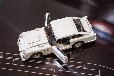 Lego James Bond Aston Martin DB5 hands-on with the ejector seat - CNET