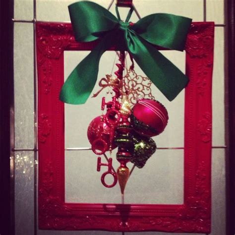 60 DIY Picture Frame Christmas Wreath Ideas that totally fits your Budget - Hike n Dip Diy ...