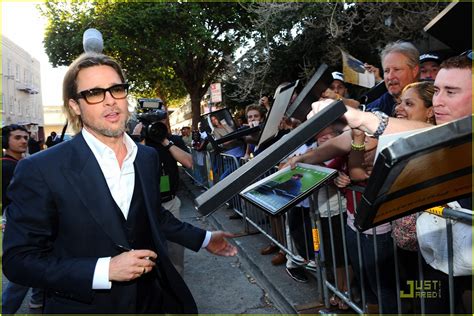 Brad Pitt Premieres 'Moneyball' in Oakland: Photo 2582125 | Brad Pitt ...