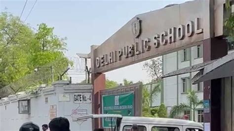 Delhi Public School, Mathura Road receives bomb threat via e-mail | Zee Business