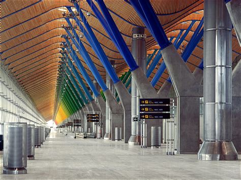 By @ZonArquitectur: Aeropuerto de Barajas T4 y T4S_Madrid_España #Arquitectura