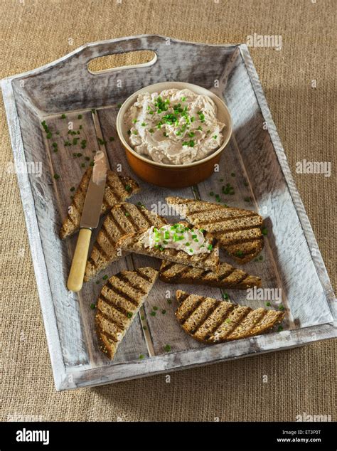 Smoked mackerel pâté and griddled toast Stock Photo - Alamy