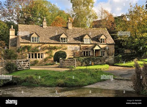 The village of Upper Slaughter, England, UK Stock Photo: 32826397 - Alamy