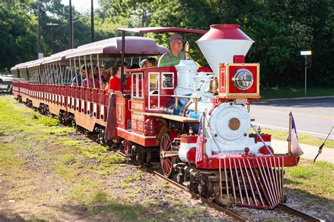 The San Antonio Zoo Train - travelnowsmart.com