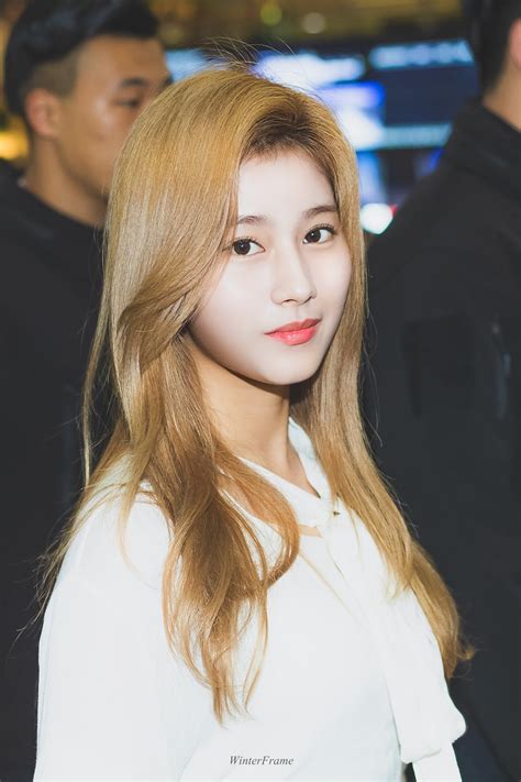 190328 - Beauty Sana : r/twice