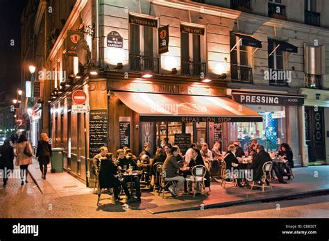 Paris restaurants night hi-res stock photography and images - Alamy