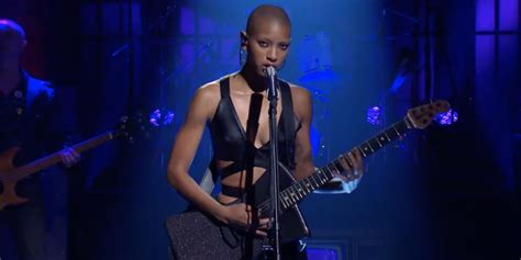 Willow Smith delivers a head-banging performance on ‘SNL’ — with an ...