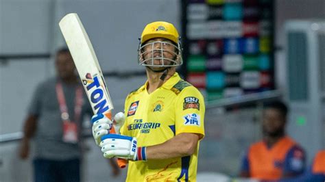 Watch: MS Dhoni belts back-to-back sixes on first 2 balls to reach 5000 IPL runs | Crickit