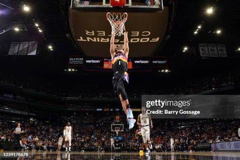 Devin Booker Dunking Photos and Premium High Res Pictures - Getty Images