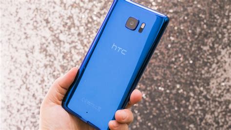 Hands-on with the shiny new HTC U Ultra - CNET