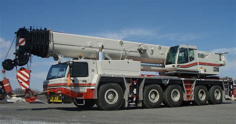 Link-Belt 3200: 200 Ton - G&R Crane Rental