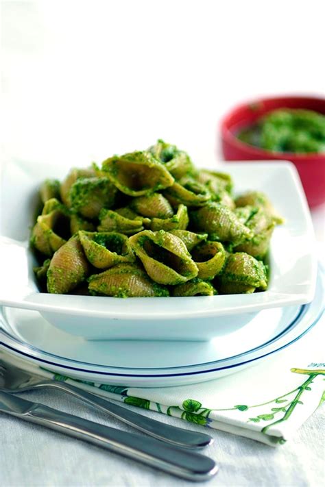 Whole-Wheat Shells with Arugula Pesto - DeLallo